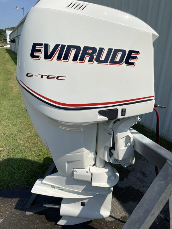 2011 Evinrude ETEC 200 HP 6-Cyl DFI 2-Stroke 25″(X) Counter Rotation Outboard Motor