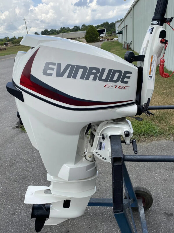 NEW 2018 Evinrude ETEC 30HP 2-Cylinder DFI 2-Stroke 20″(L) Outboard Tiller Motor