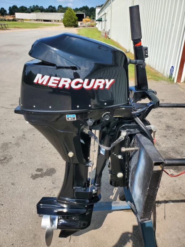 2006 Mercury 9.9 HP 2-Cyl Carbureted 4-Stroke 20″ (L) Kicker Outboard Motor With Tiller Handle