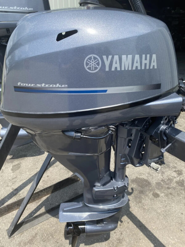 2012 Yamaha 25 HP 2-Cyl Carbureted 4-Stroke 20″ (L) Outboard Tiller Motor