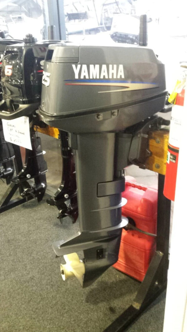 2010 Yamaha 25 HP 2 Cylinder Carb 4 Stroke 20″ Tiller Outboard Motor